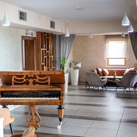 Mv Monogram Hotel Indija Bagian luar foto