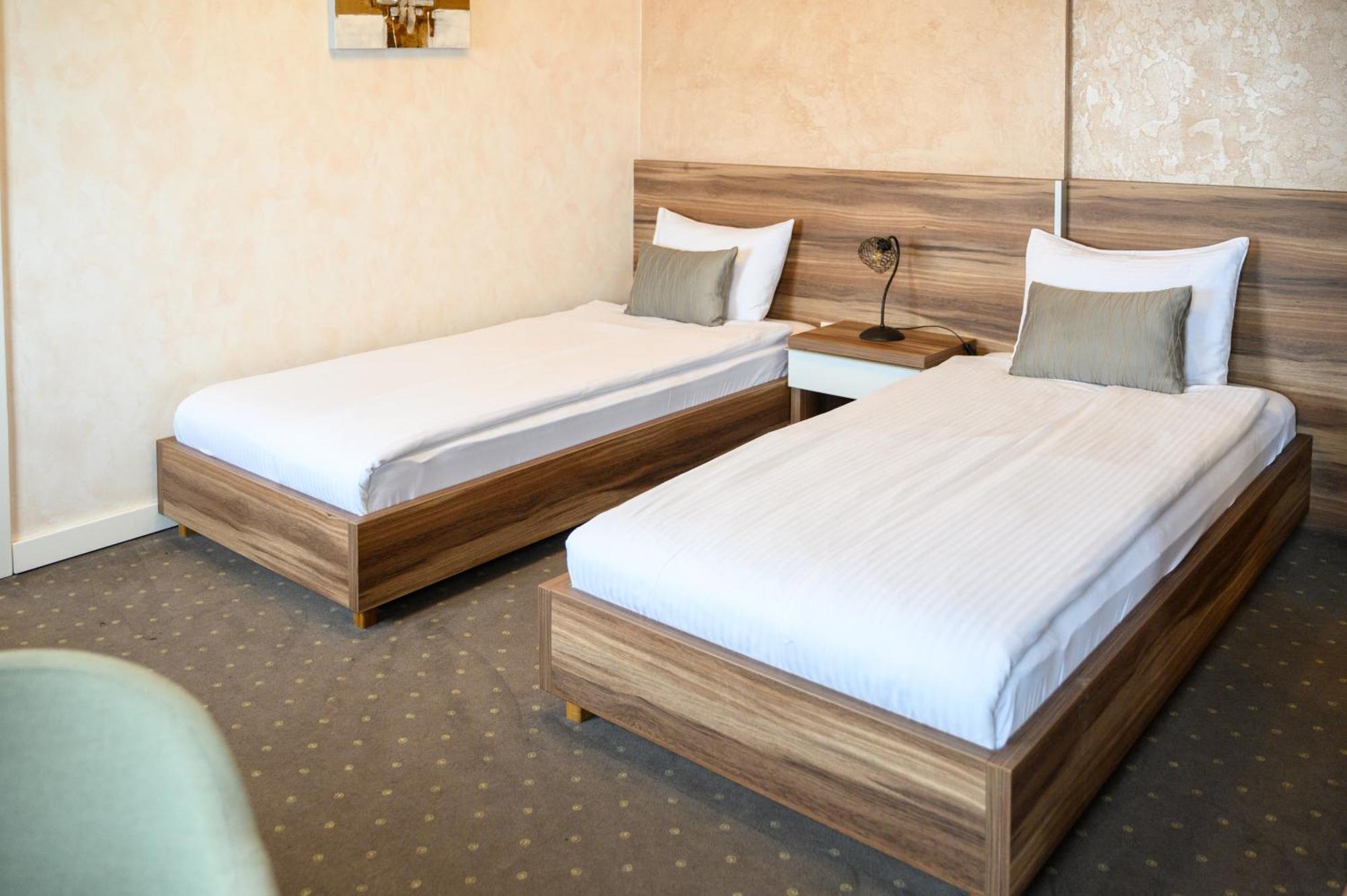 Mv Monogram Hotel Indija Bagian luar foto