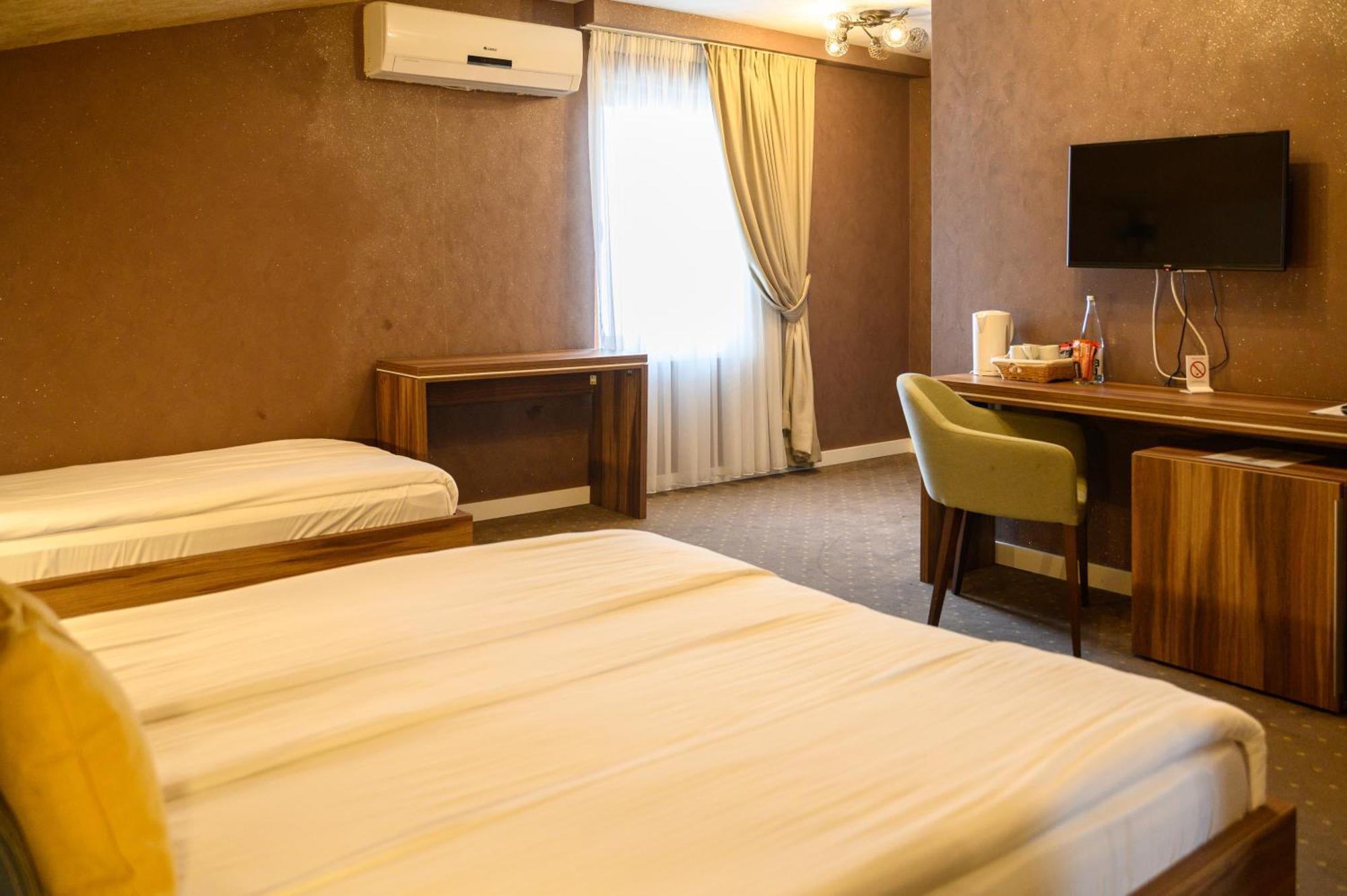 Mv Monogram Hotel Indija Bagian luar foto