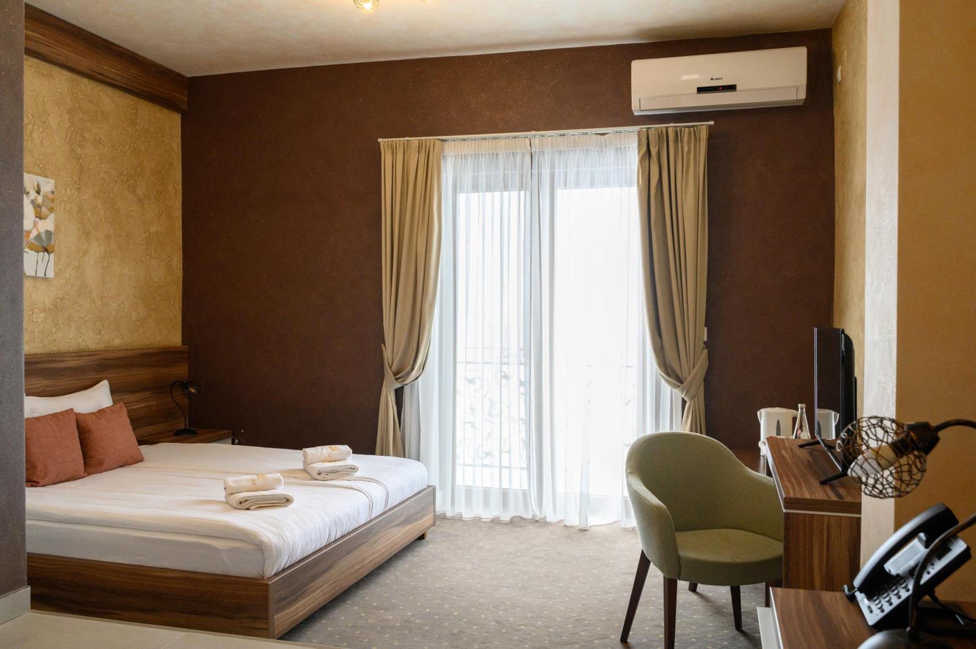Mv Monogram Hotel Indija Bagian luar foto