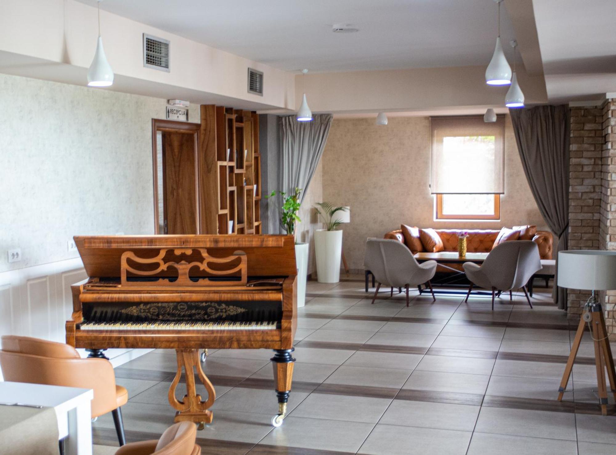 Mv Monogram Hotel Indija Bagian luar foto